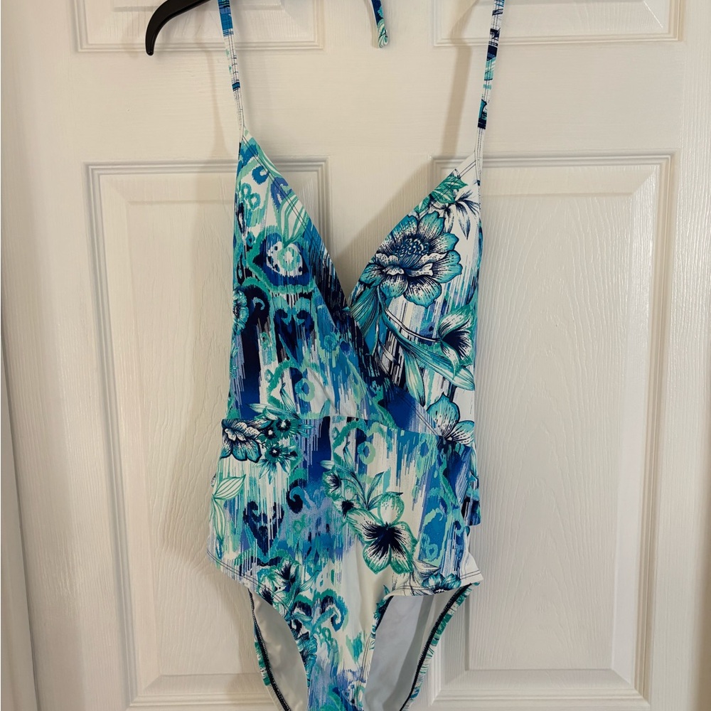 Apt. 9 Blue and White Patterned Swimwear